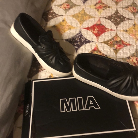 MIA - Picture 7 of 8